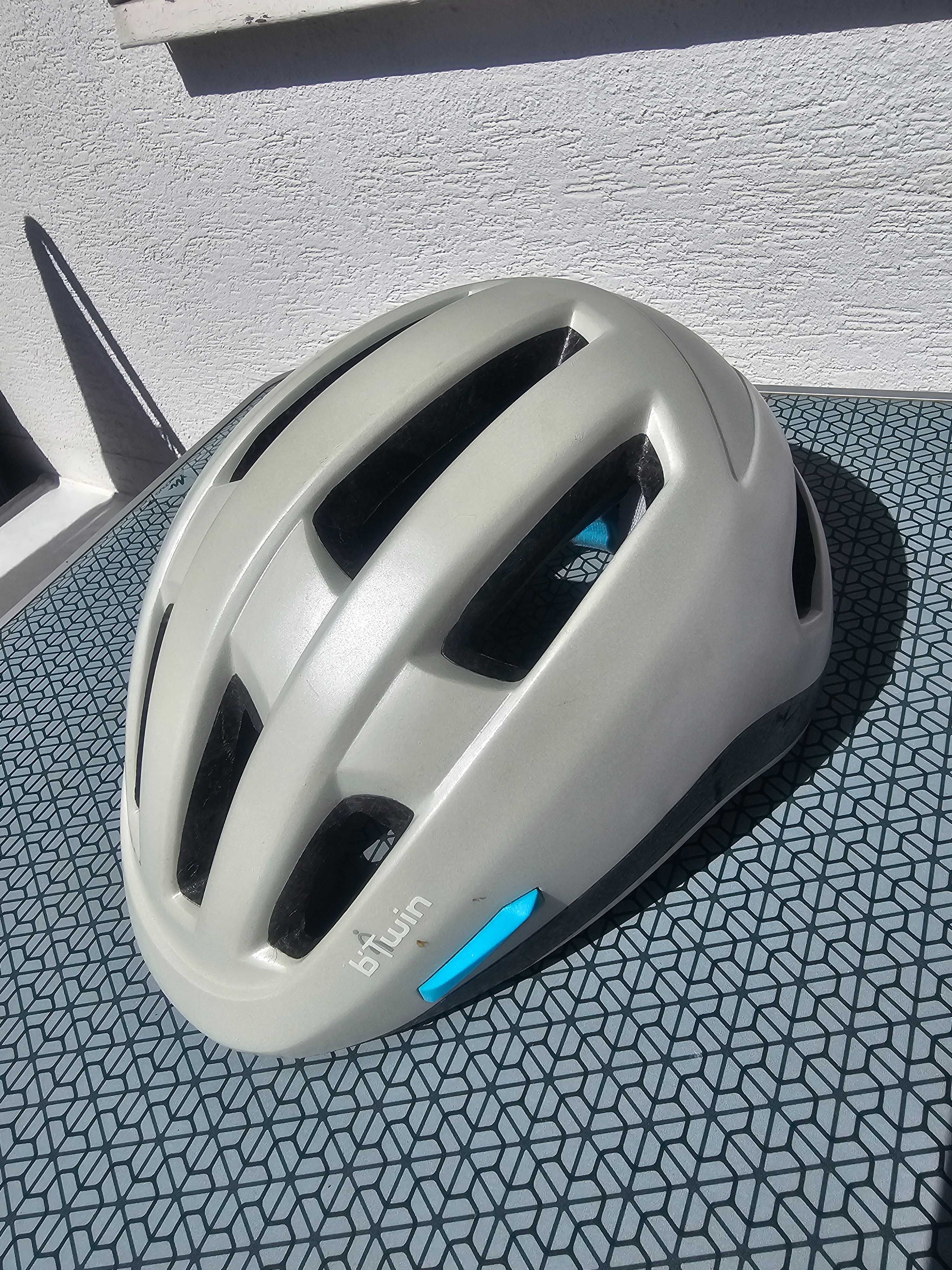 Kask rowerowy b'Twin, rozmiar 56-61 cm.