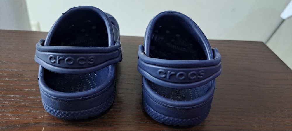 Vendo crocs tam.24