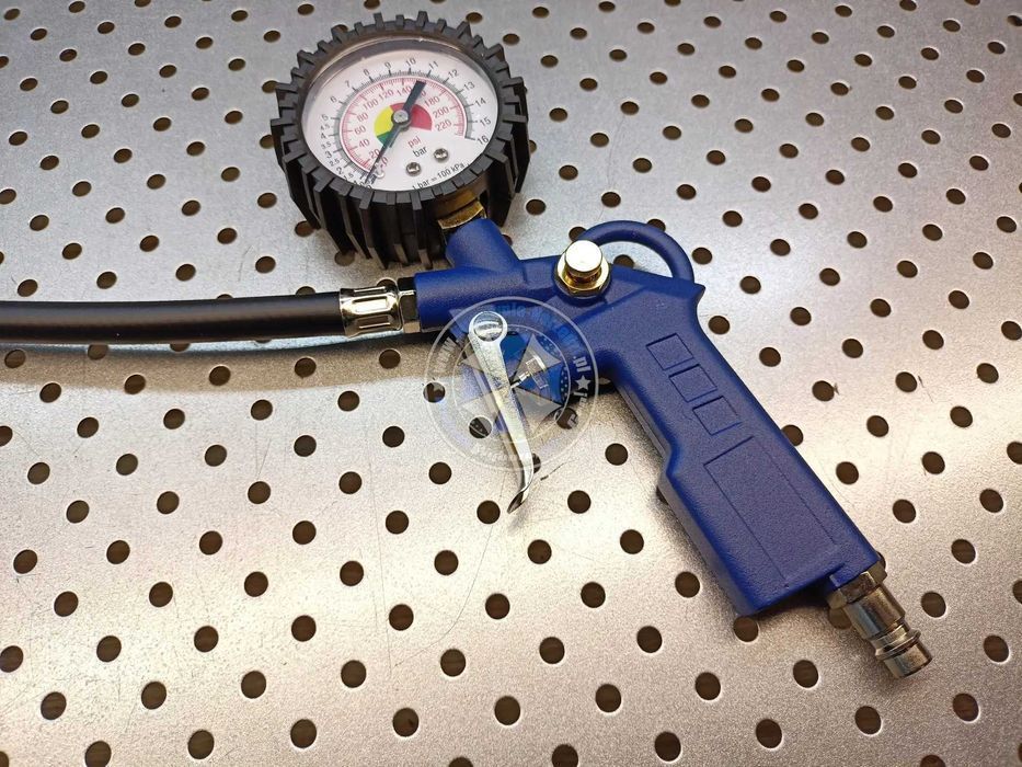 Pistolet z manometrem do pompowania  pistolet do pompowania kół