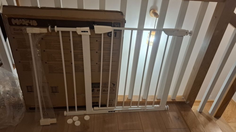 Barierka bramka ochronna na schody dla dziecka