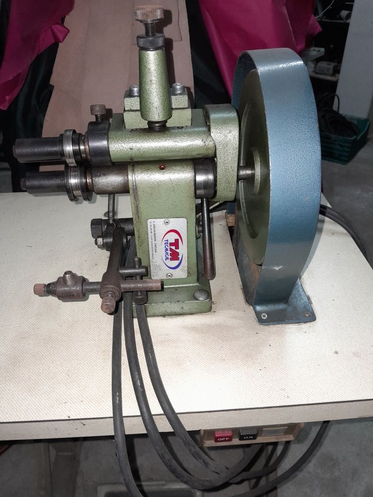Máquina de orlar fitilho