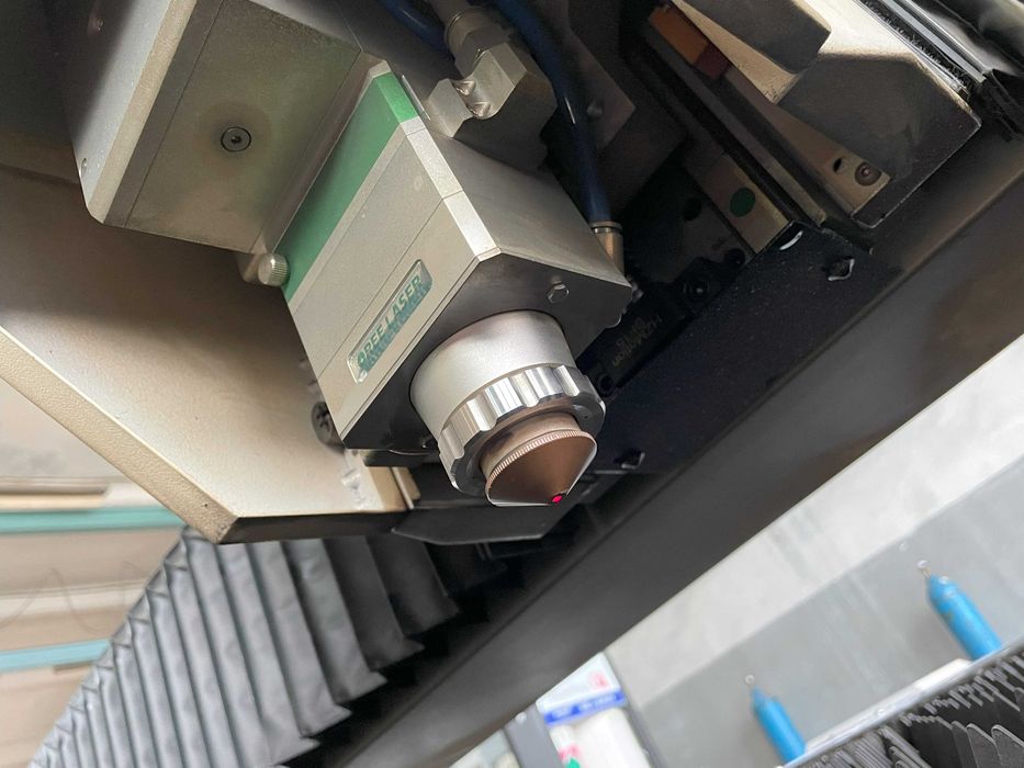 Лазерна порізка металу / Лазер