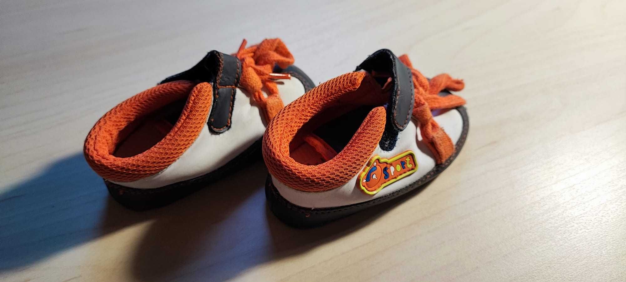 Sapatos ténis bebé laranja