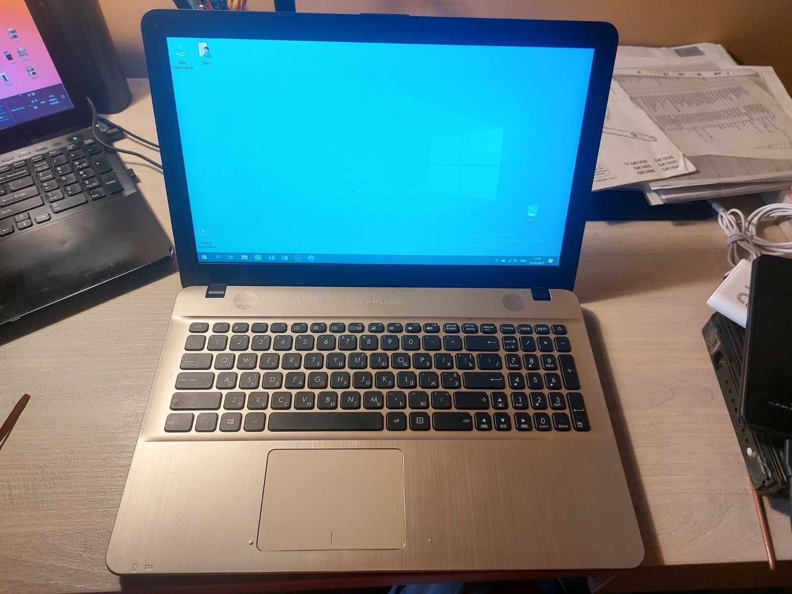 Ноутбук Asus X541UA - GQ1247D / i3-6006U 2.0 ГГц / 4 Gb / 500 Gb