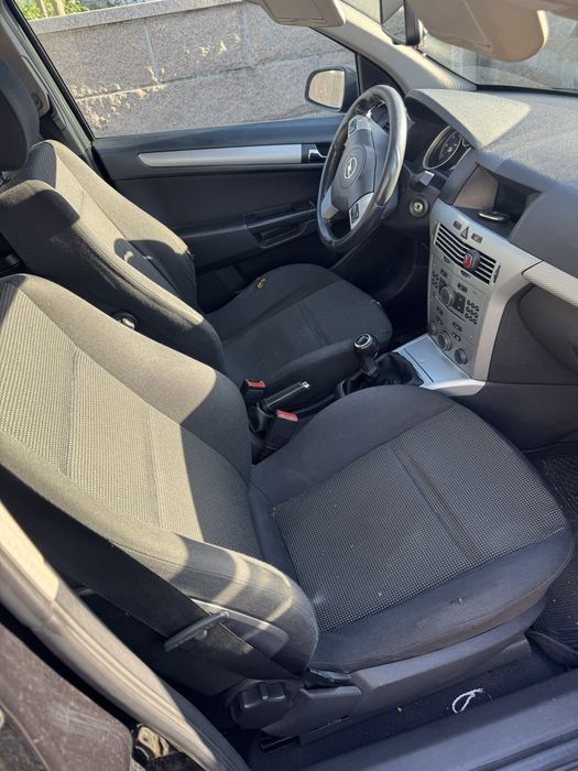 Opel astra preta