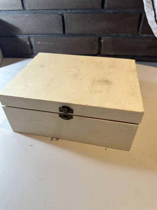 Drewniana skrzynka na skarby