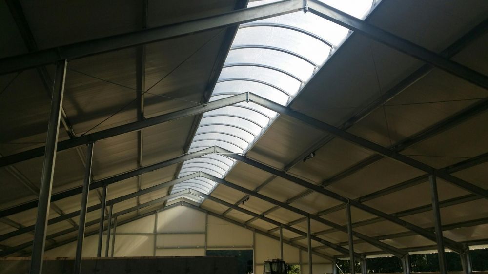 Świetlik kalenicowy oborowy do obory dachowy