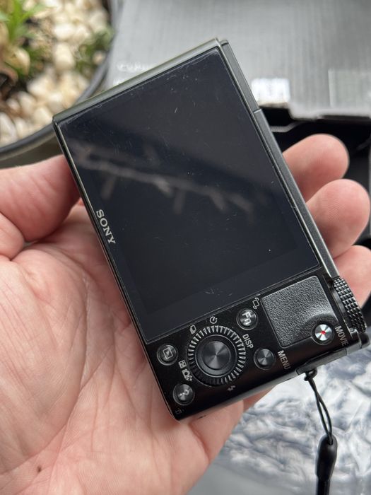 Цифровой фотоаппарат Sony RX100 идеальный