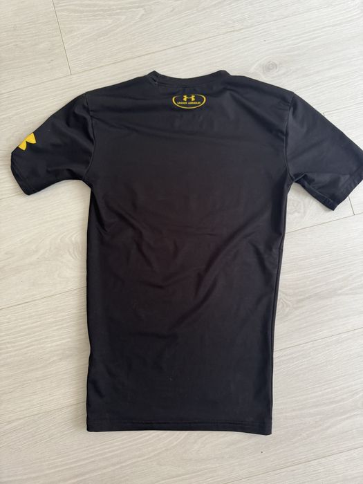 Чоловіча компресійна футболка від бренду Under Armour