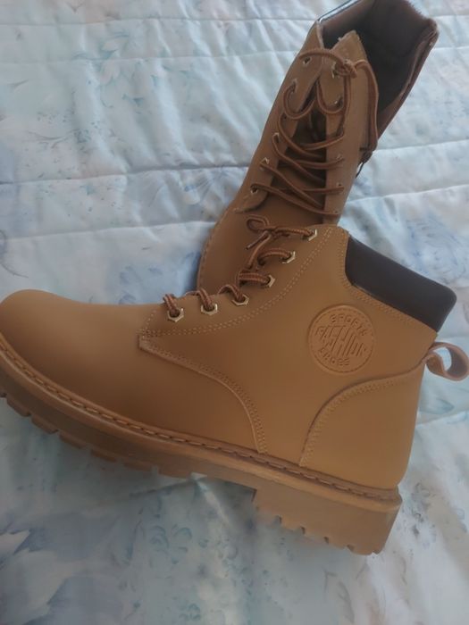 Botas estilo Timberland NOVAS!