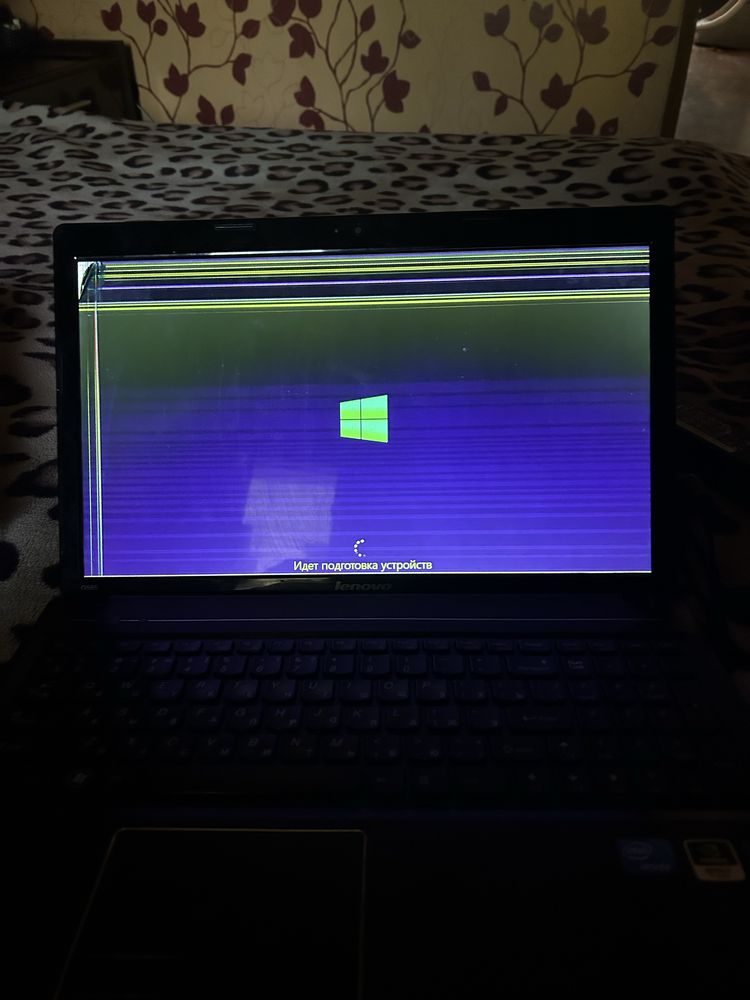 Продам матрицу с Lenovo g580 в сборе с петлями и шлейфом