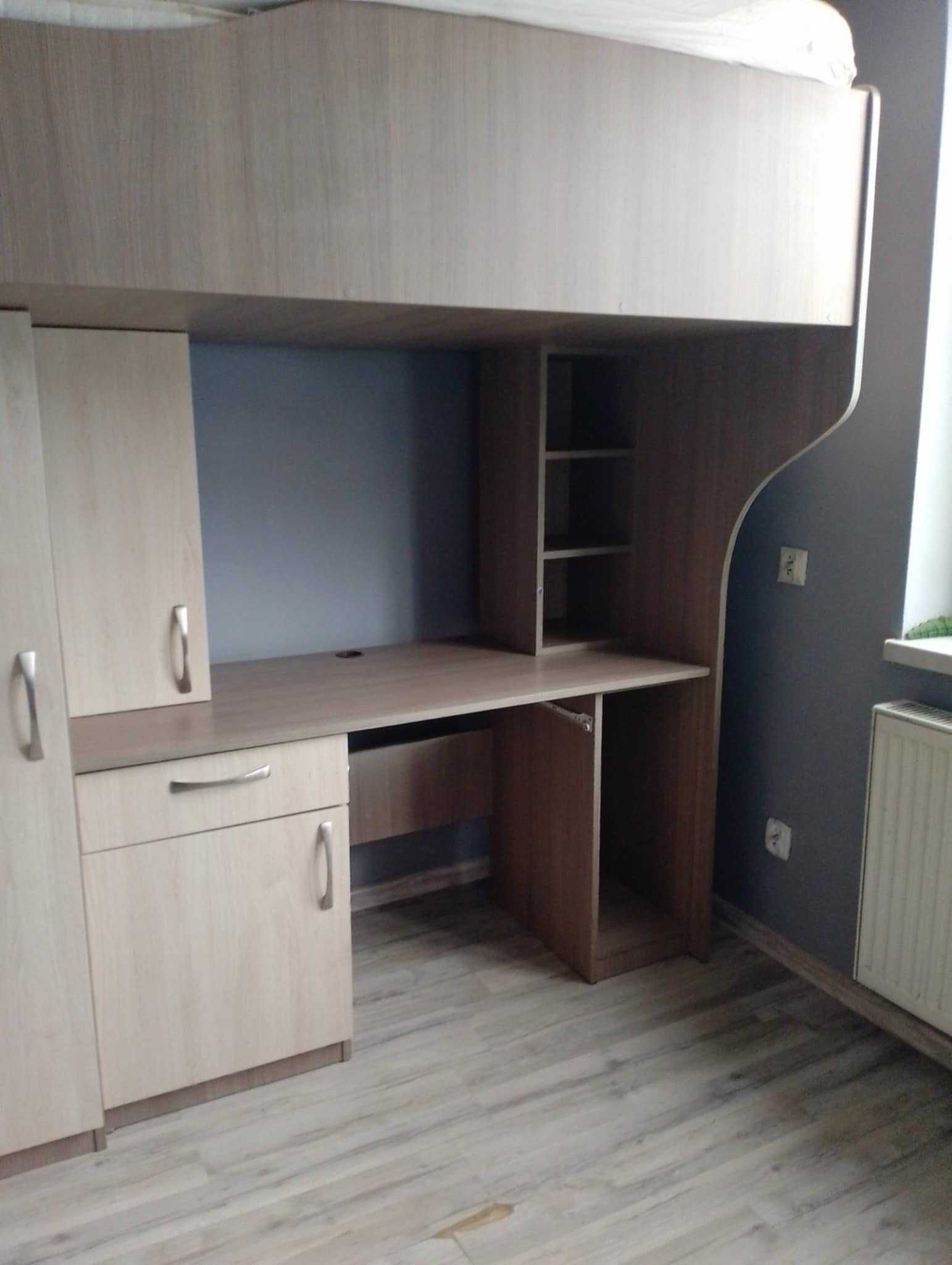 Łóżko piętrowe ze schodami