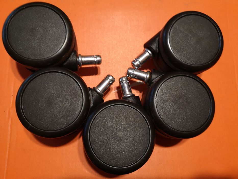 Kółka do fotela średnicy 8,5 cm, trzpień średnicy 11 mm