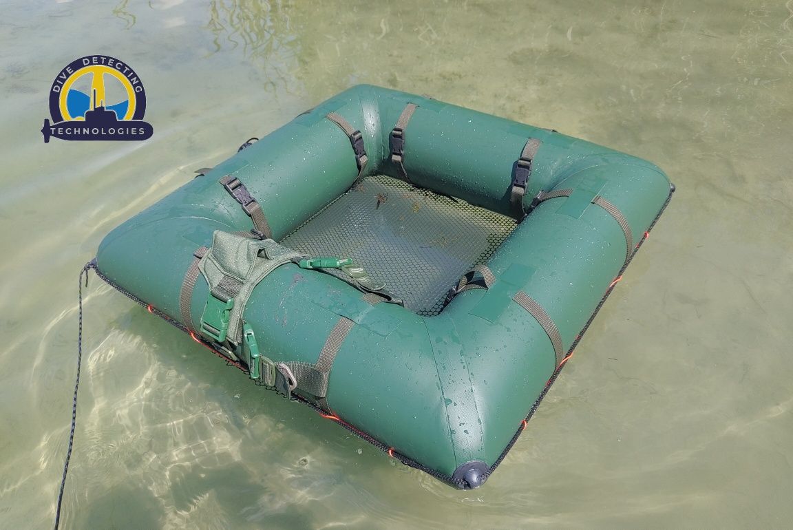 Плавучий пліт з сіткою для пошуку у воді з детектором