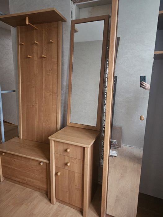 Продам меблевий комплект у передпокій