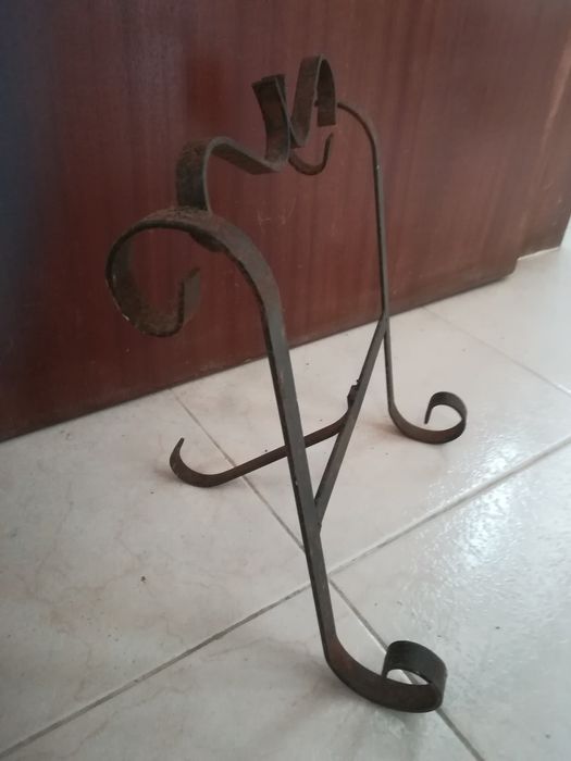 Expositor / Suporte Antigo de Pratos