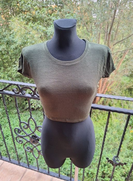 Ciemnozielony top crop top marka FB Sister rozmiar S 36