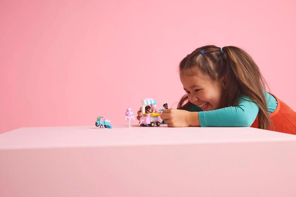 Klocki Lego Friends Stoisko z watą cukrową i skuter 110 elementów