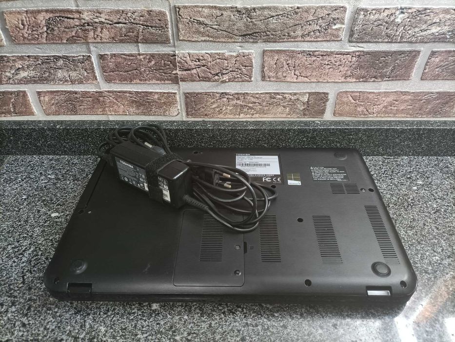 Toshiba L50T-A -11U core i3 RAM 8gb SSD 240gb tela 15.6p tátil