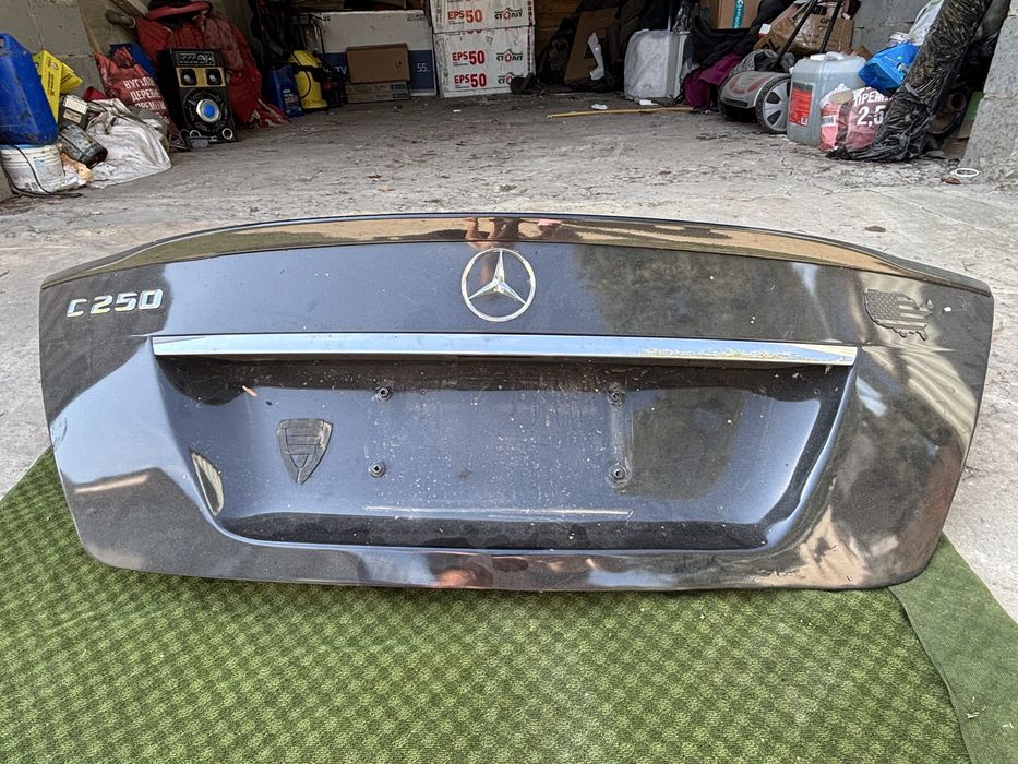 Задній багажник (ляда)мерс w204 рест