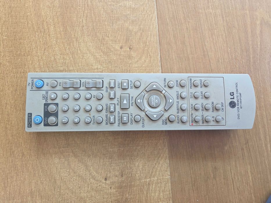 Odtwarzacz DVD i VHS marki LG V280