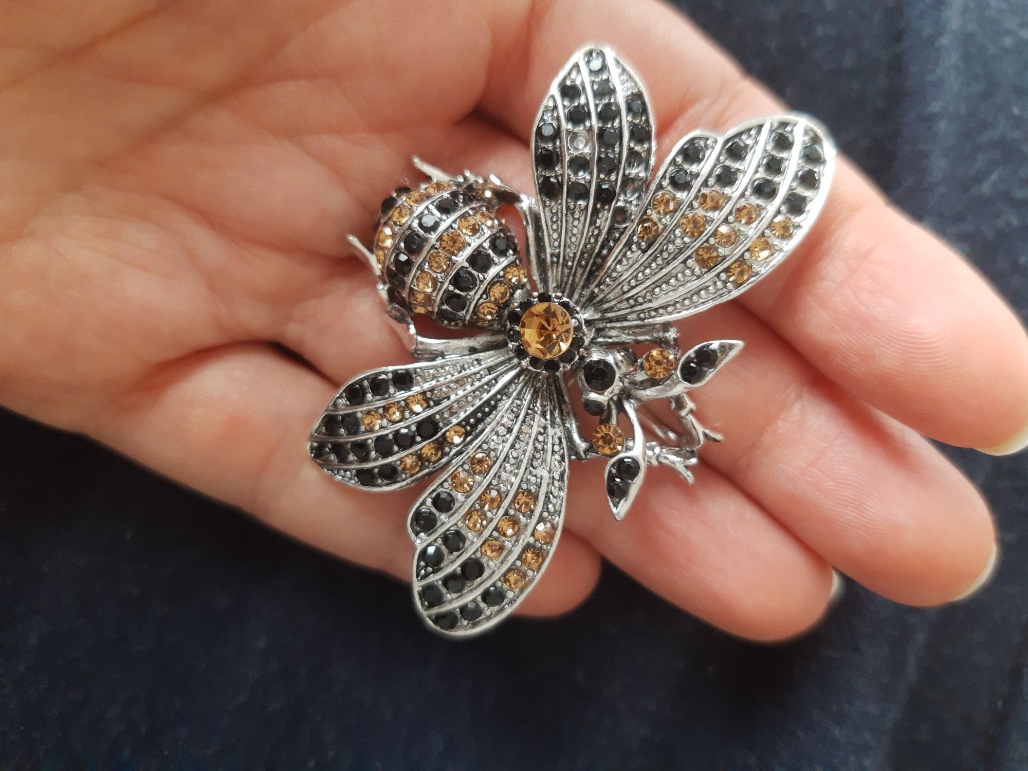 Duża broszka brązowa pszczoła owad na prezent biżuteria dla kobiet