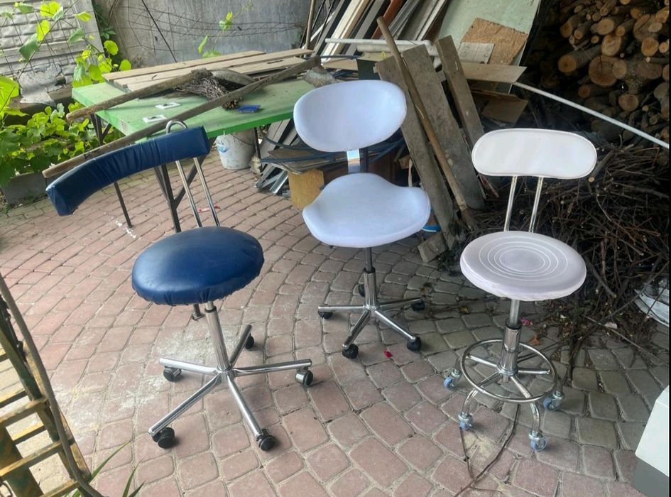 Стільці на колесах