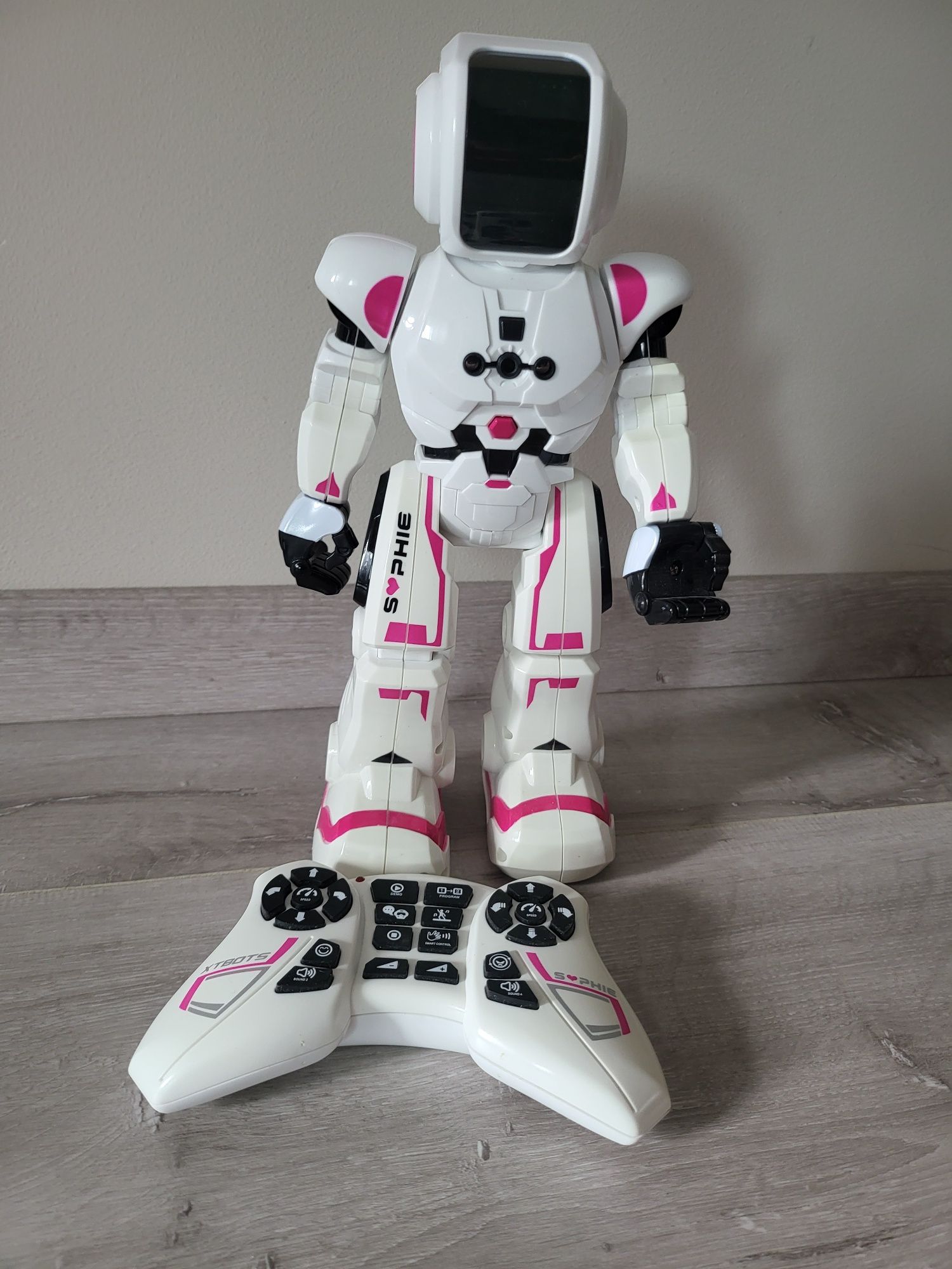 Робот на управление Xtrem Bots Софи STEM