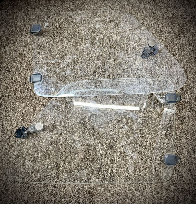 Tylne, uchylne szyby (plus uszczelki) Fiat 126p.