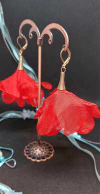 Kolczyki kwiatki z materiału kolor czerwony
