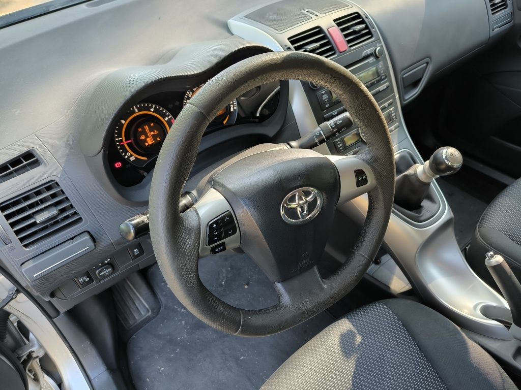 Toyota Auris 1.4 D-4D AC - 2011