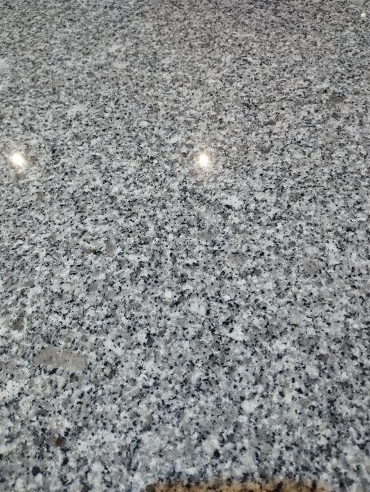 Mesa madeira maciça e granito