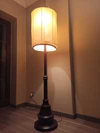 Lampa stojąca drewniana