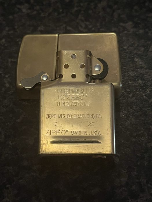 Zapalniczka Zippo, mosiądz, benzynowa Armor.