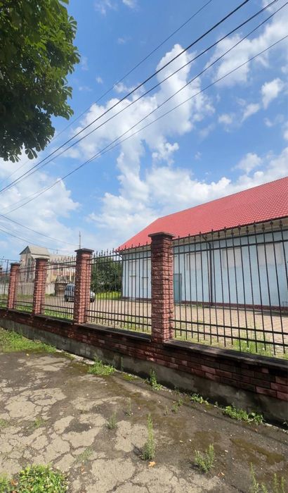 Комерційна  будівля Вижниця
