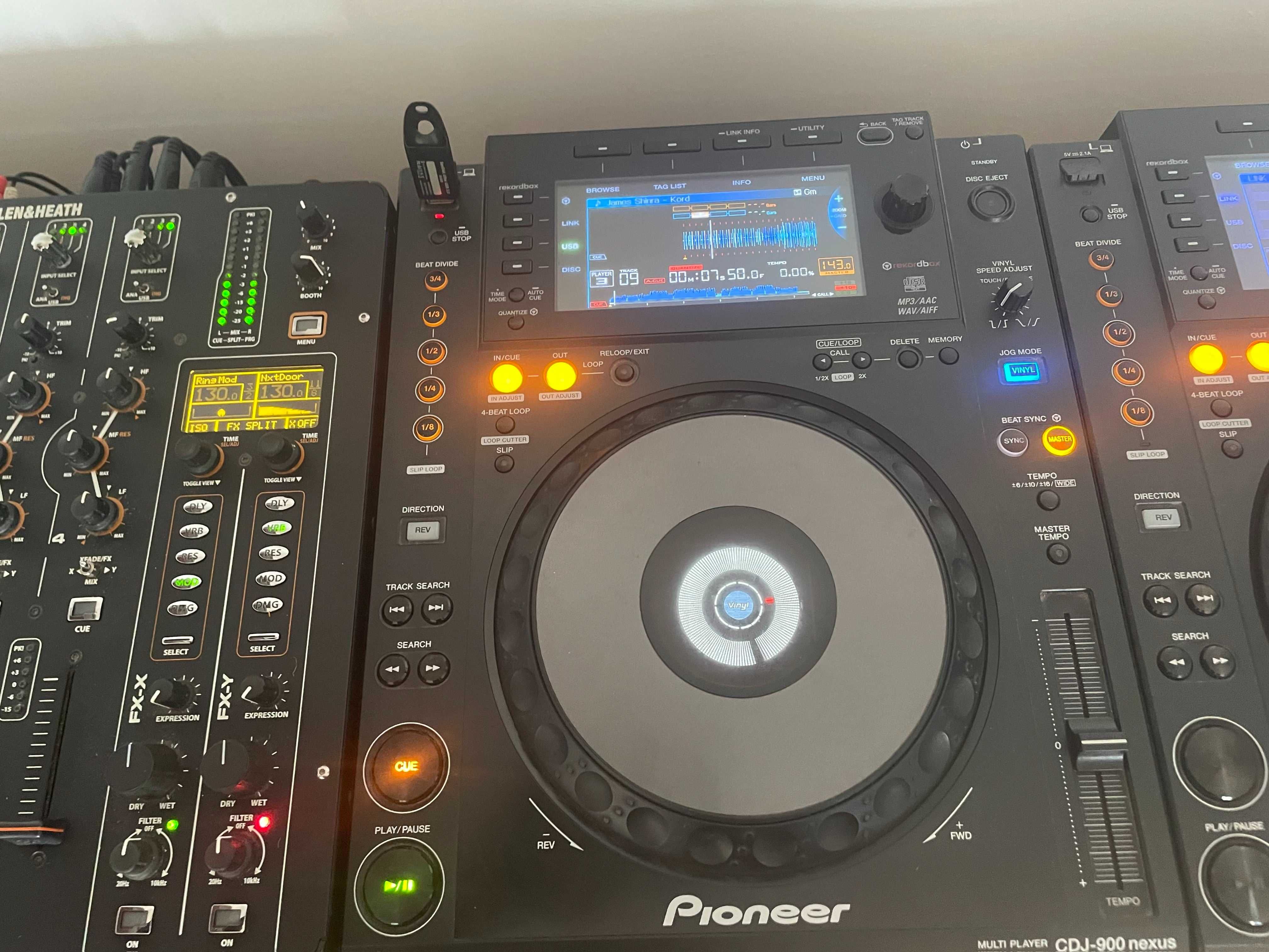 2 x Pioneer CDJ 900 Nexus