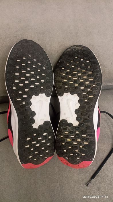 Кросівки Nike Revolution 7