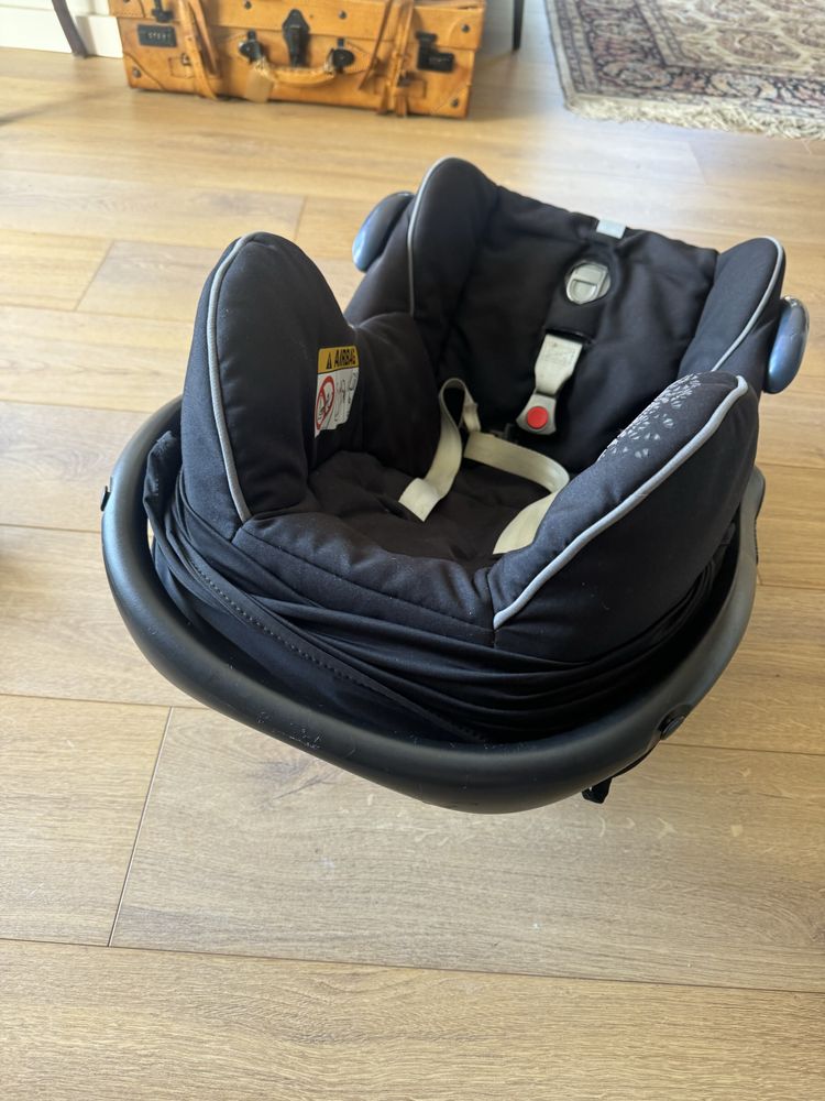 Maxi-Cosi com suporte para por no carro