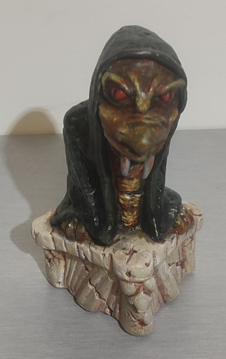 Estatueta de Criatura Diabólica Artesanal