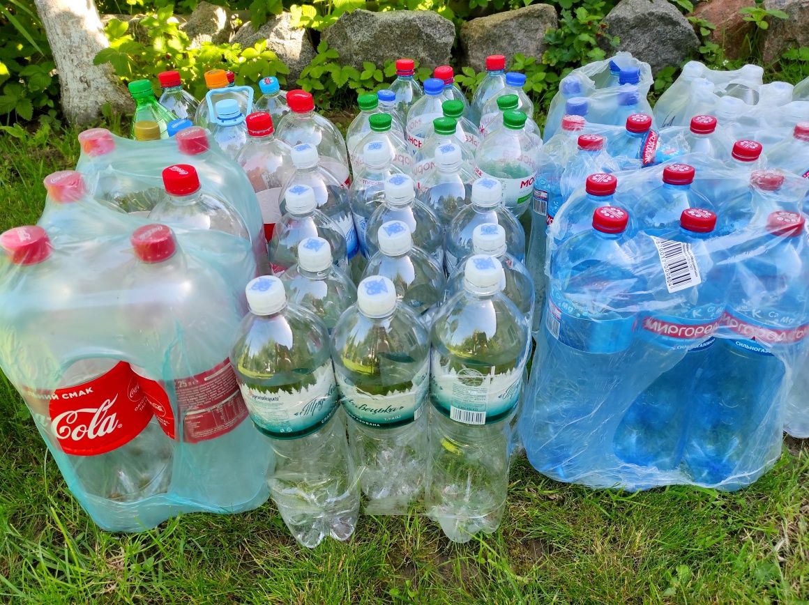 Пластикові пляшки Моршинська 1,5 л пластиковые бутылки Coca-Cola 1 л т