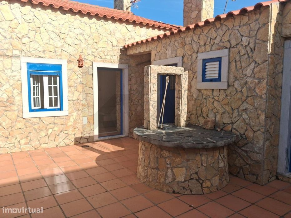 Arrendamento de Casa da Aldeia Moradia T! + 4 em Cambelas