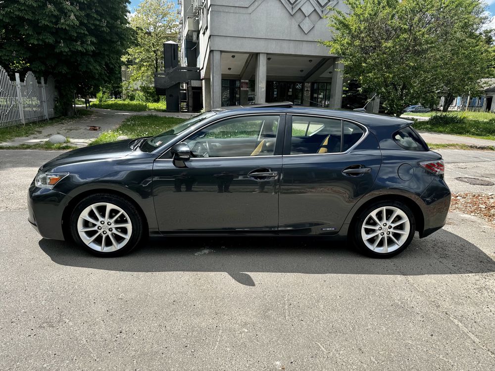 Lexus CT200h 2011