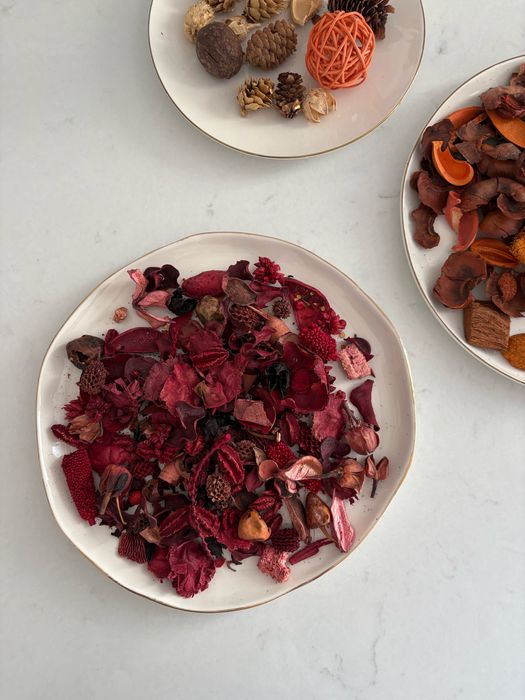 Suszone kwiaty zapachowe – Róża, cynamon, szyszki, potpourri