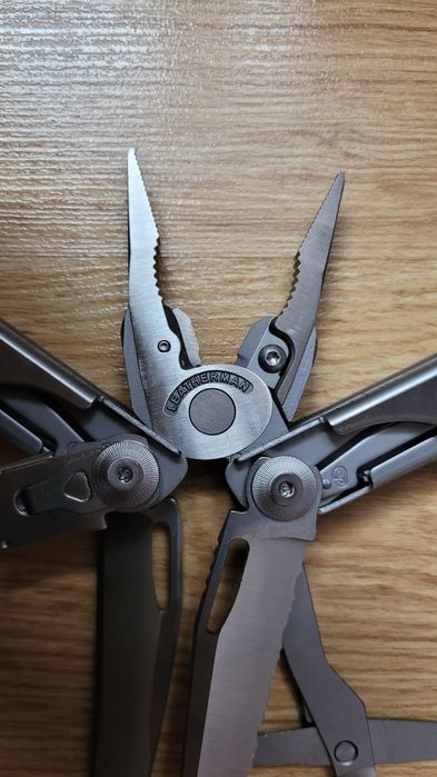 Multitool Leatherman Surge NOWY