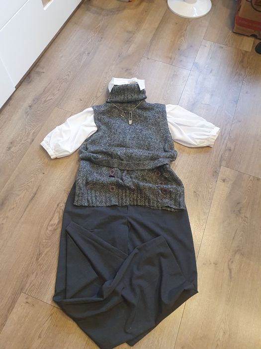 Zestaw ubrań damskich w rozmiarze L. Składy widoczne na zdjęciach.