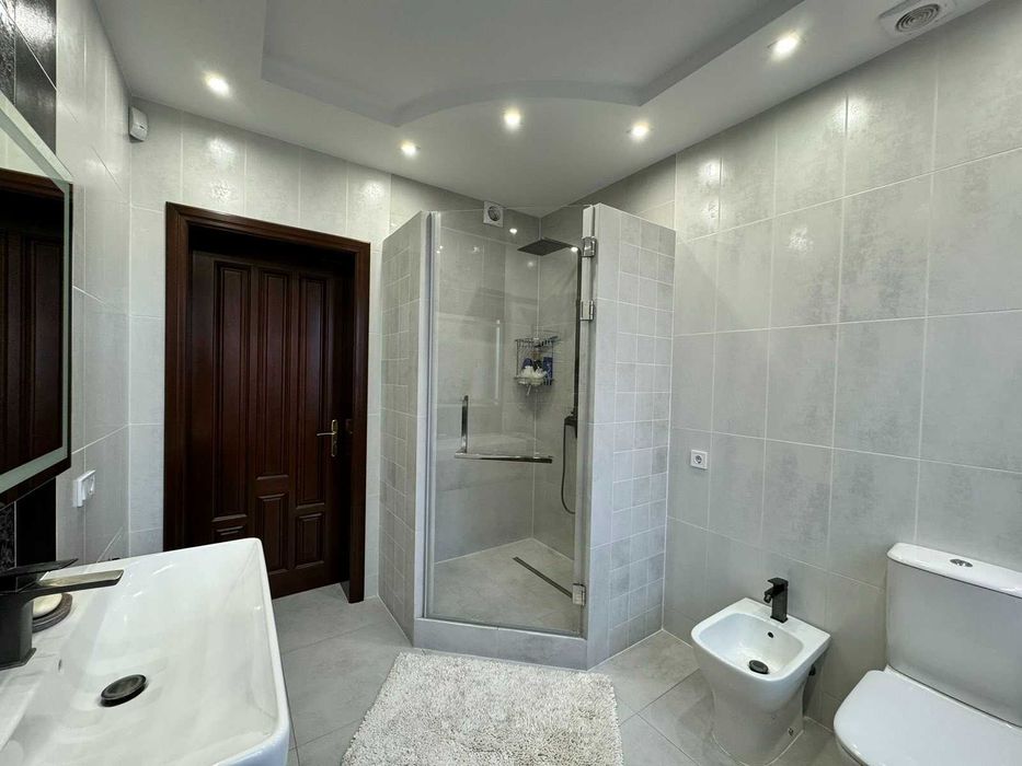 Будинок. Сокільники, вул.Успенська, 20 сот, гараж та гостьовий будинок