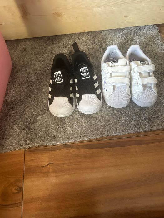 Ténis Adidas número 25