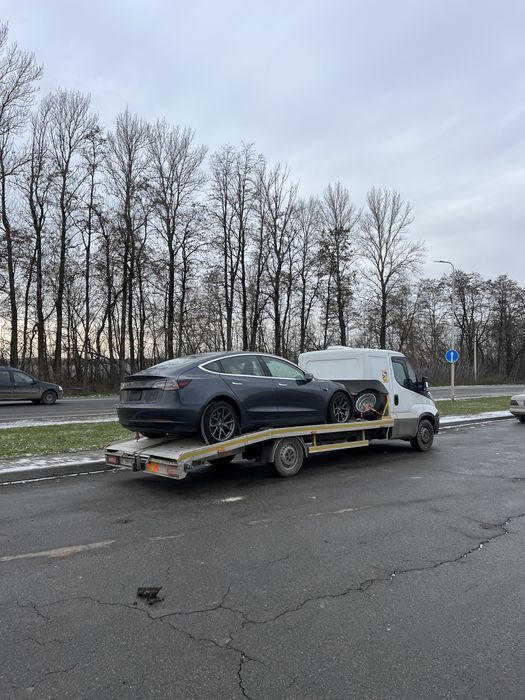 Послуги евакуатора з лафетою