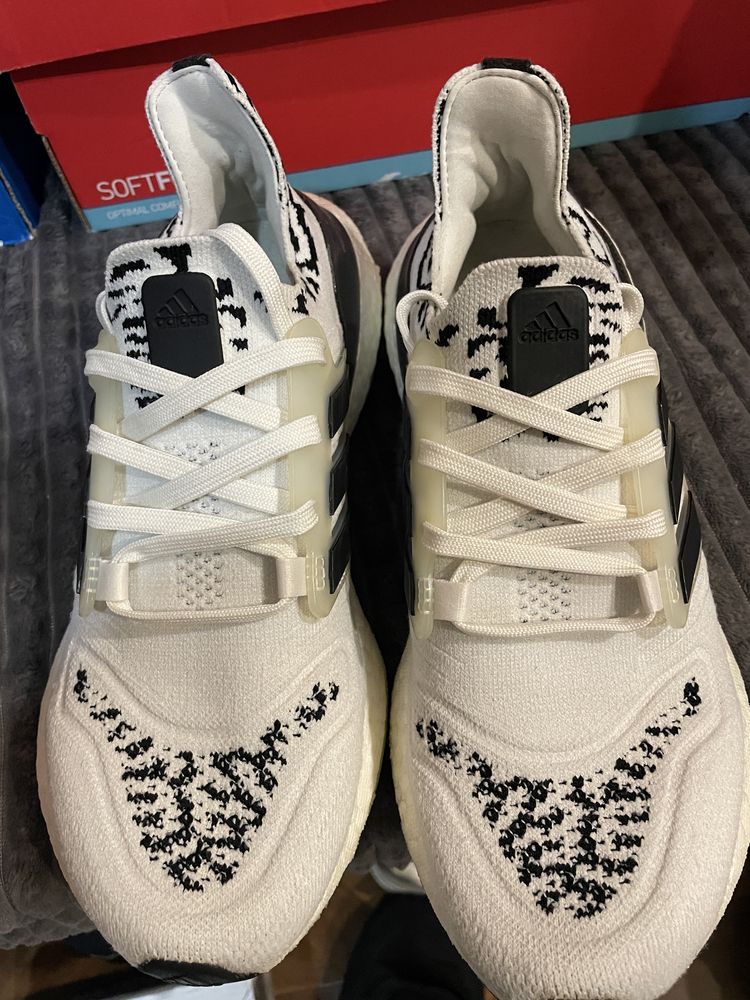 Кросівки Adidas Ultraboost 22 38(24см) оригінал