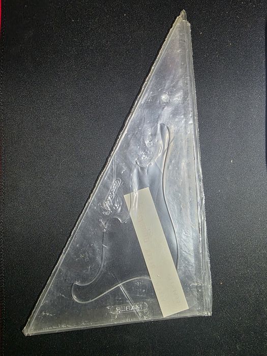 esquadro novo na embalagem